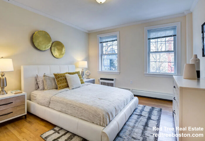 34 Harris St, Coolidge Corner