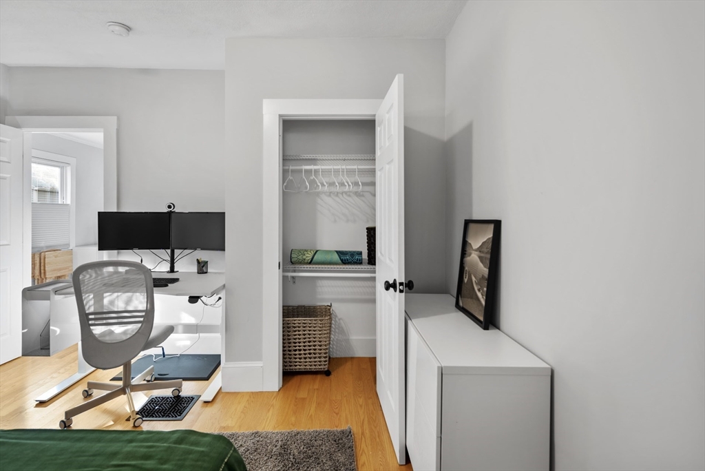 14 Everett St, Medford