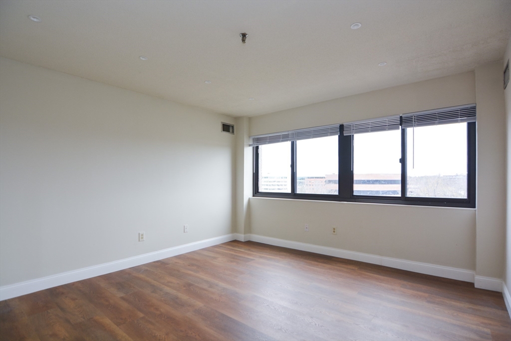 95 Audubon Rd, Wakefield