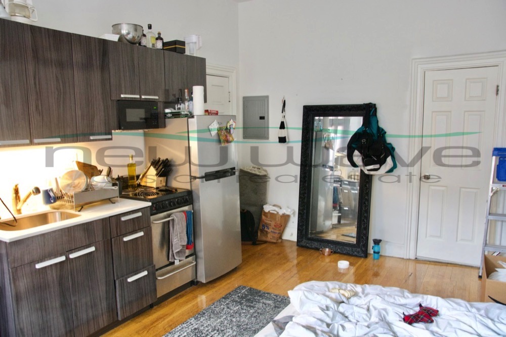 225 Newbury St, Back Bay