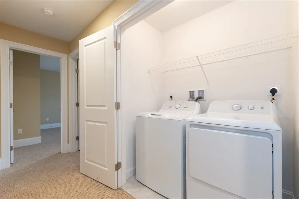 15 Hialeah Ln, Framingham