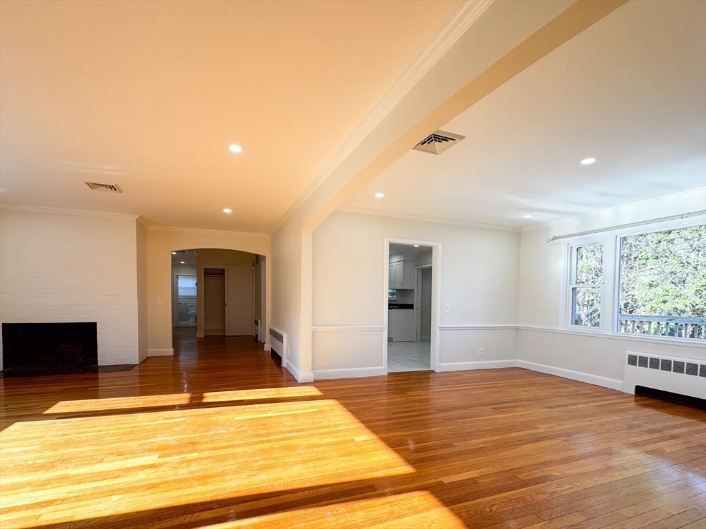 92 Woodcliff Rd, Chestnut Hill