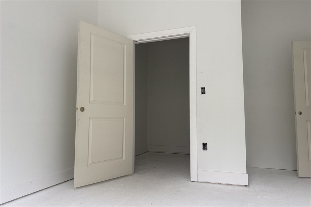 251 Sladen St, Dracut