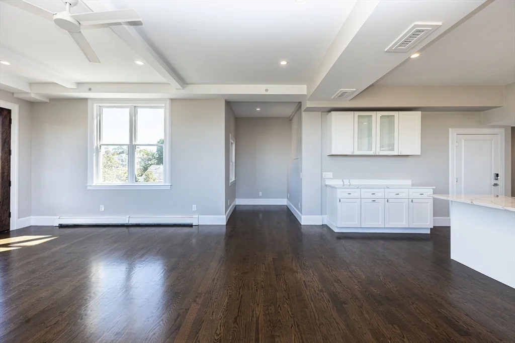 85 Regent St, Roxbury