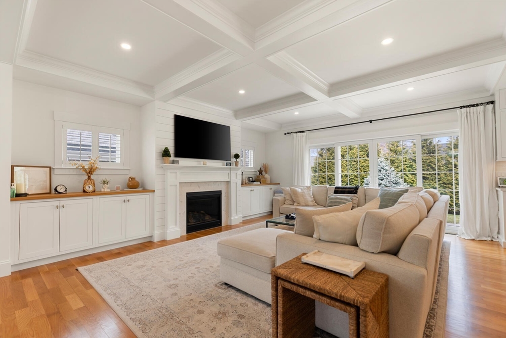 40 Foley Beach Rd, Hingham