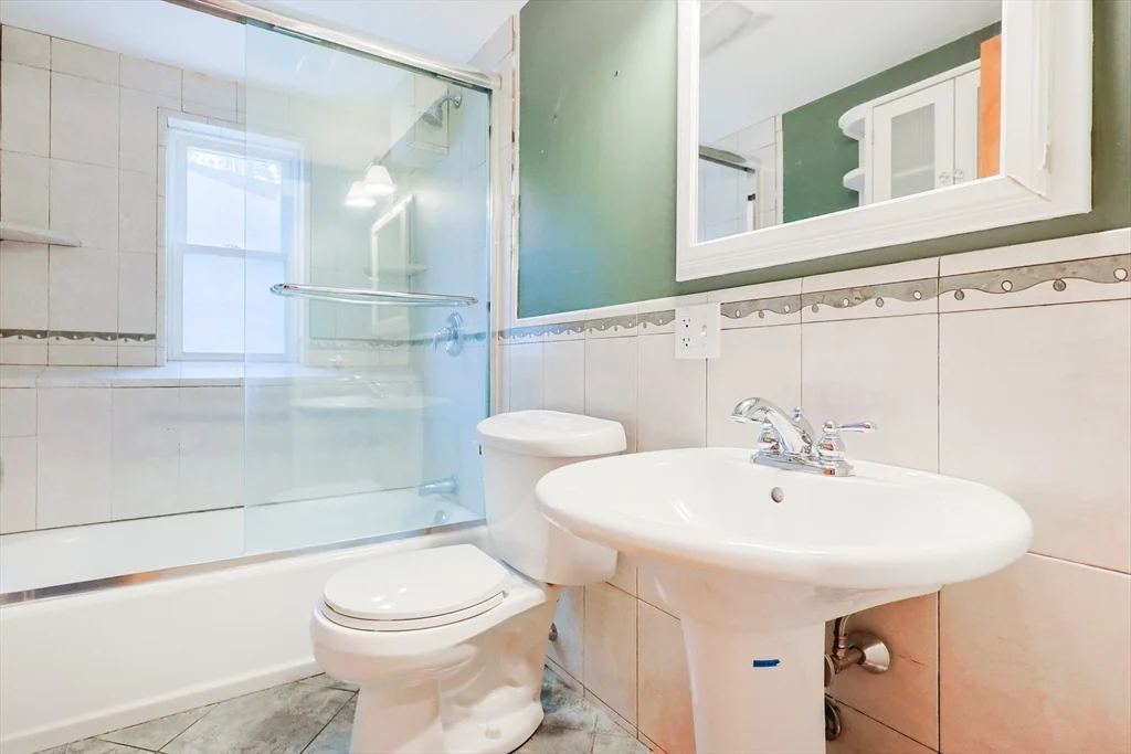 68 Greene St, Hopedale