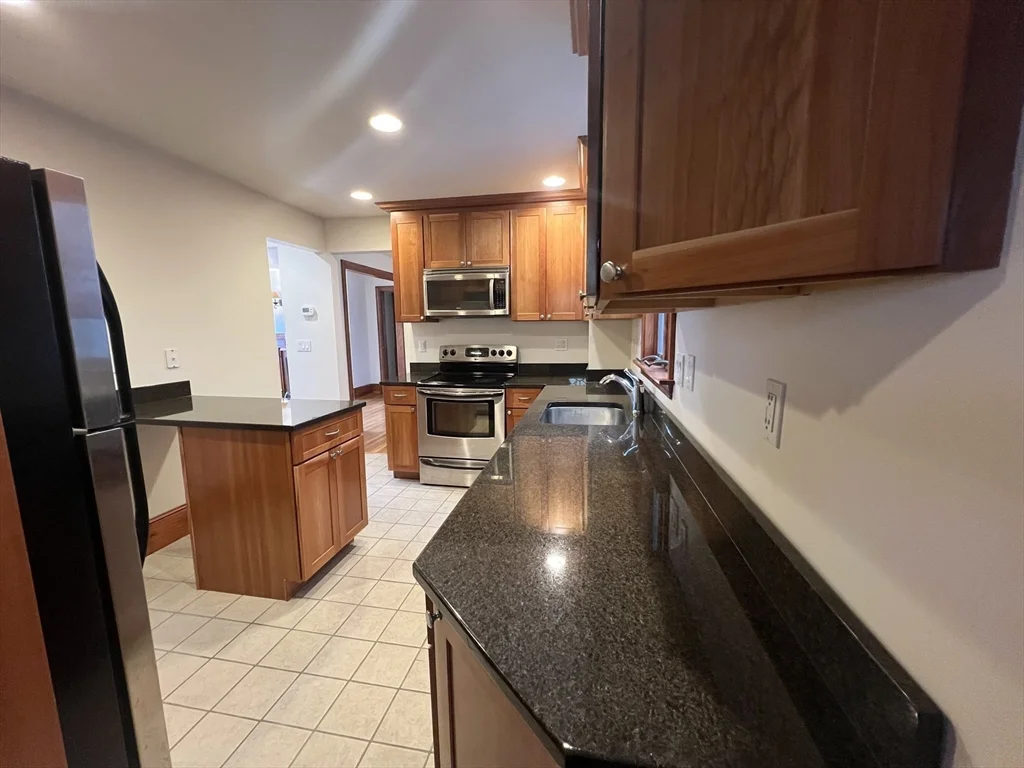 584 Humphrey St, Swampscott
