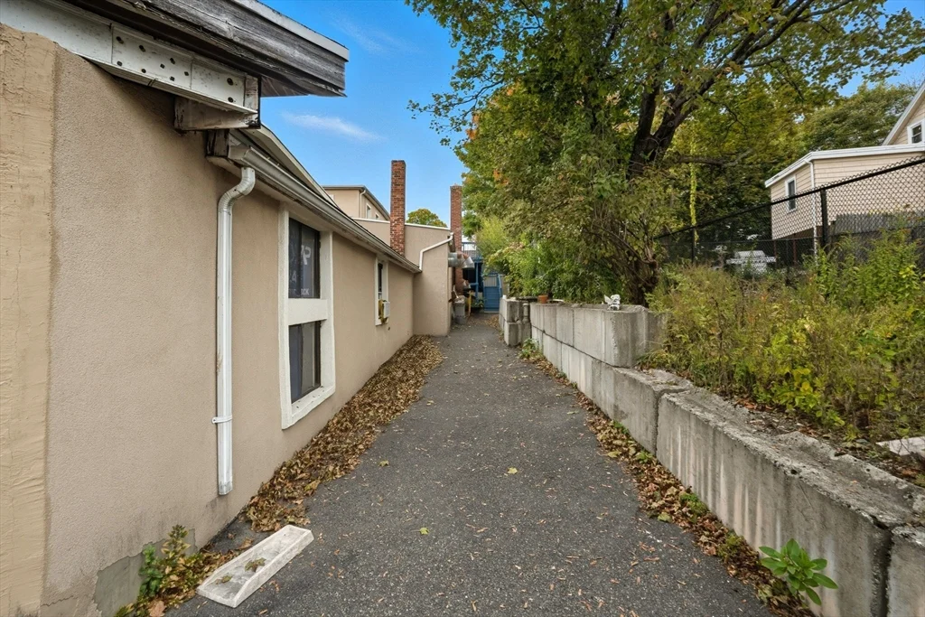 181 Park St, North Attleboro