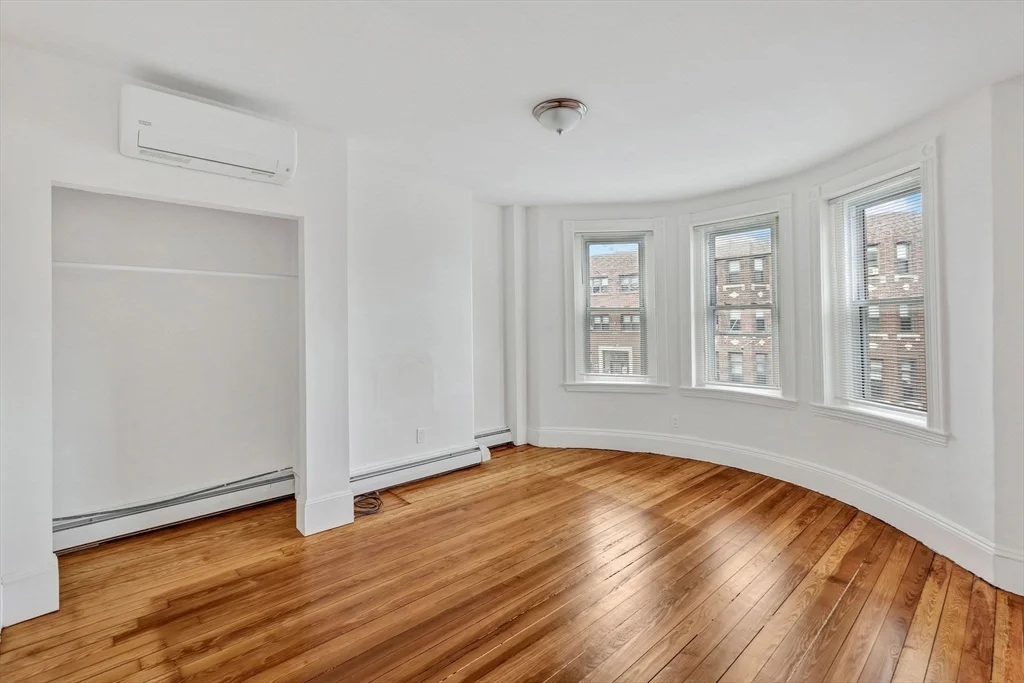 864 Huntington, Mission Hill