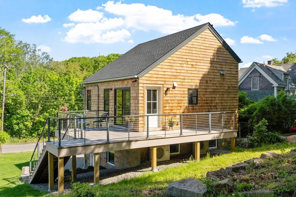29 Pigeon Hill St, Rockport