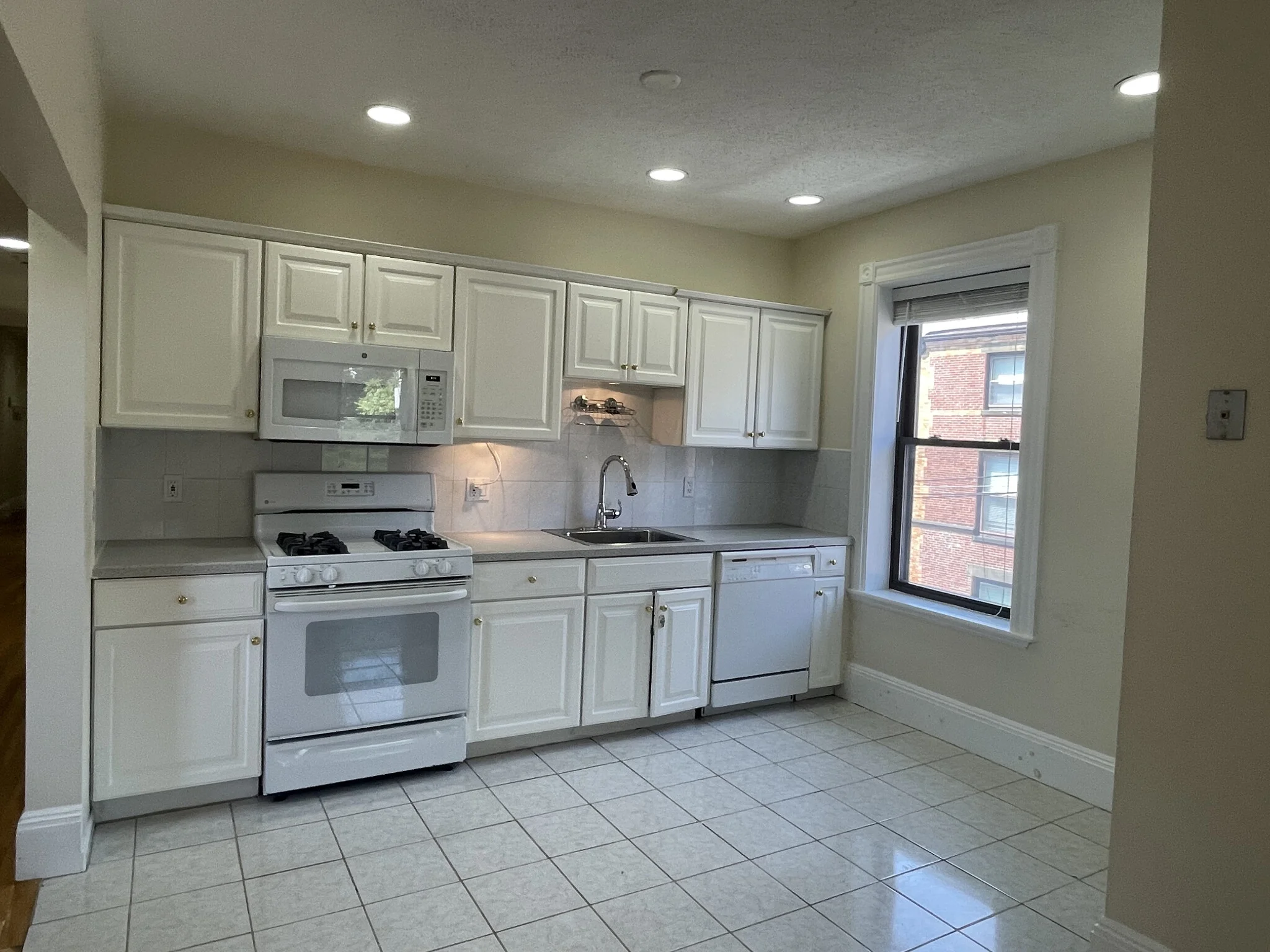 12 Dean Rd, Brookline