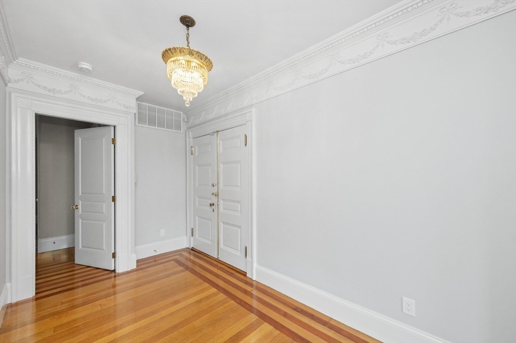 290 Commonwealth Ave, Back Bay