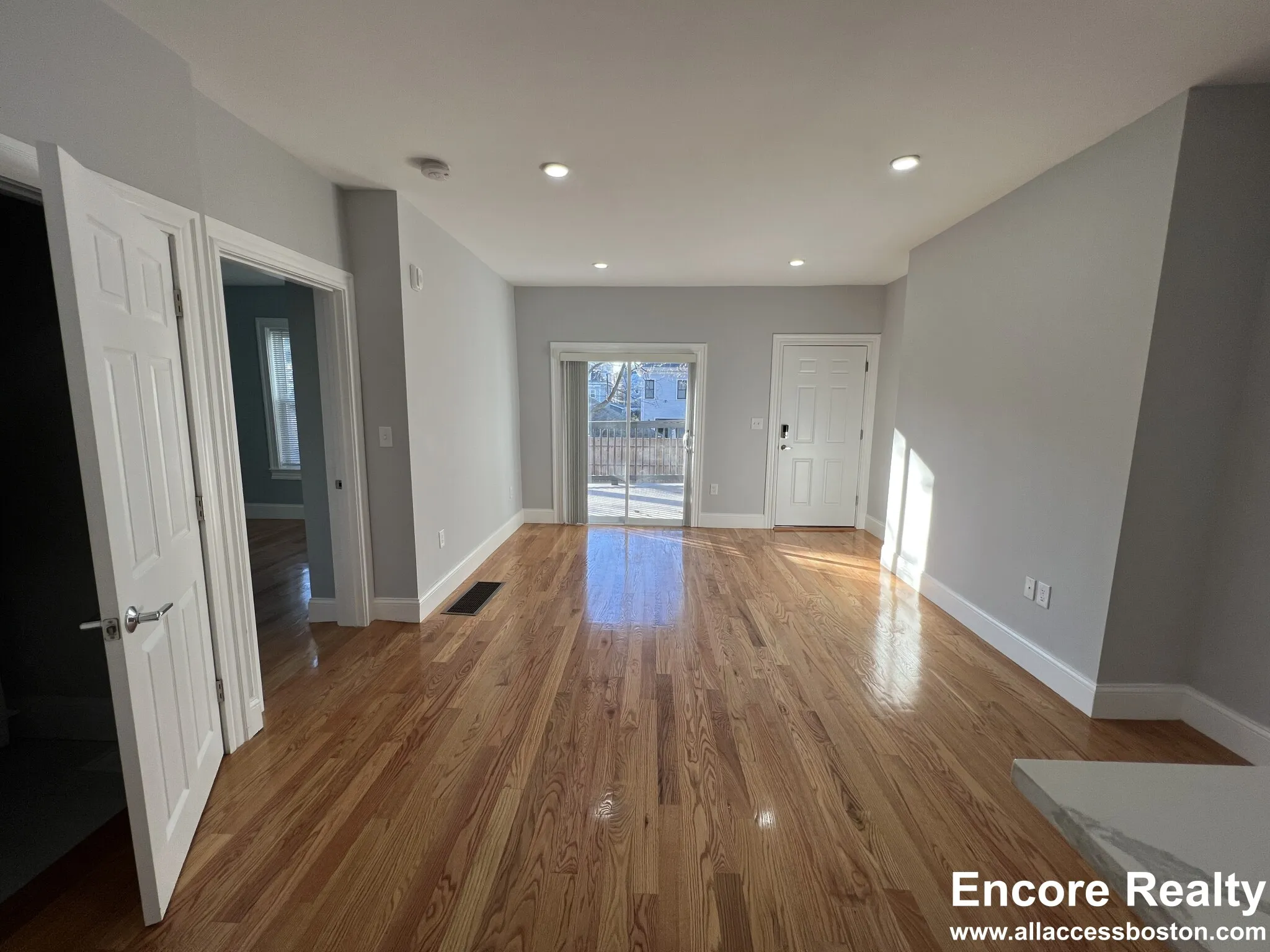 372 Oxford St, Ward Two