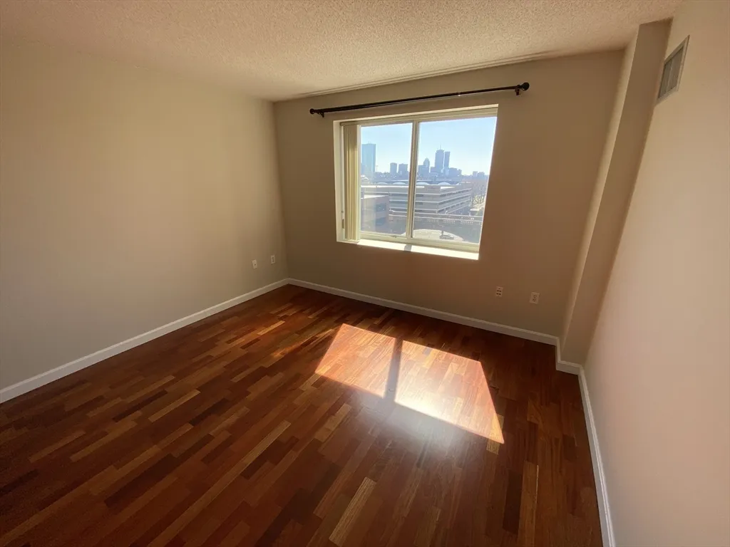 8 Museum Way, East Cambridge