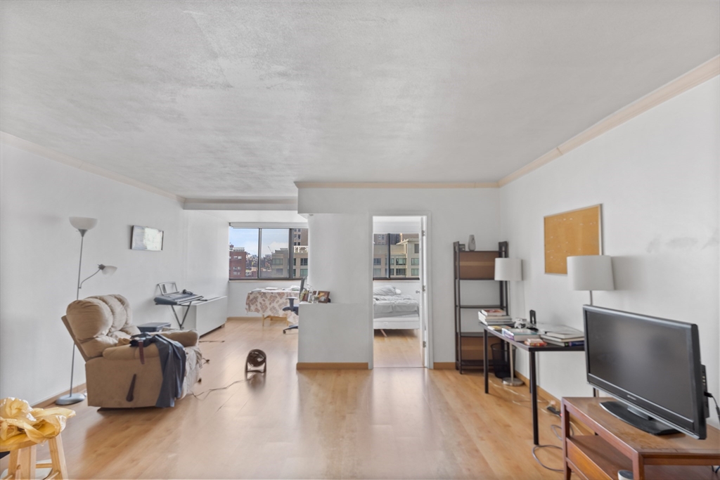 8 Whittier Pl, West End