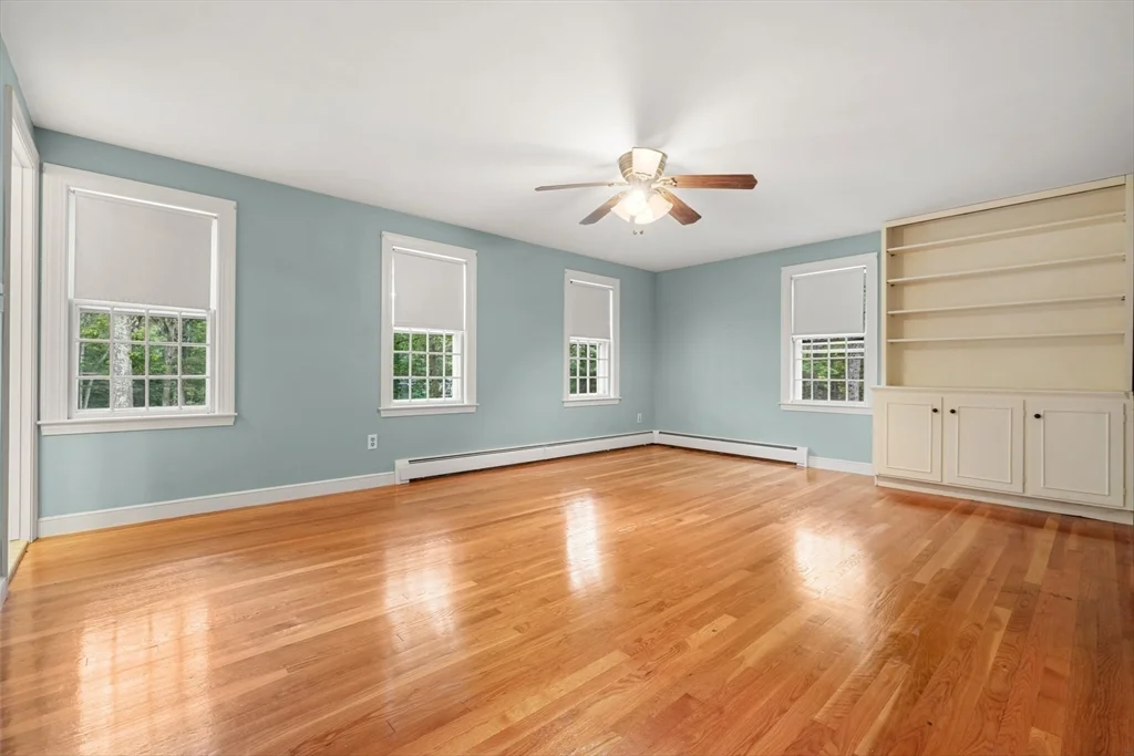 188 Country Dr, Weston