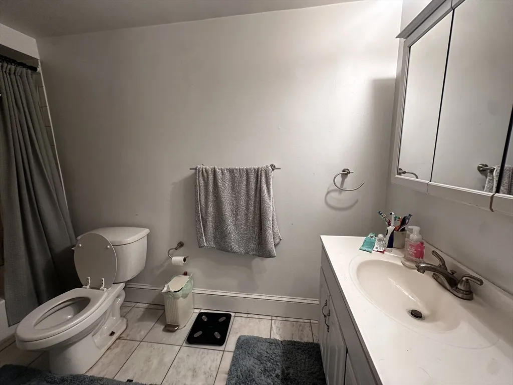 231 Charles St, East Cambridge