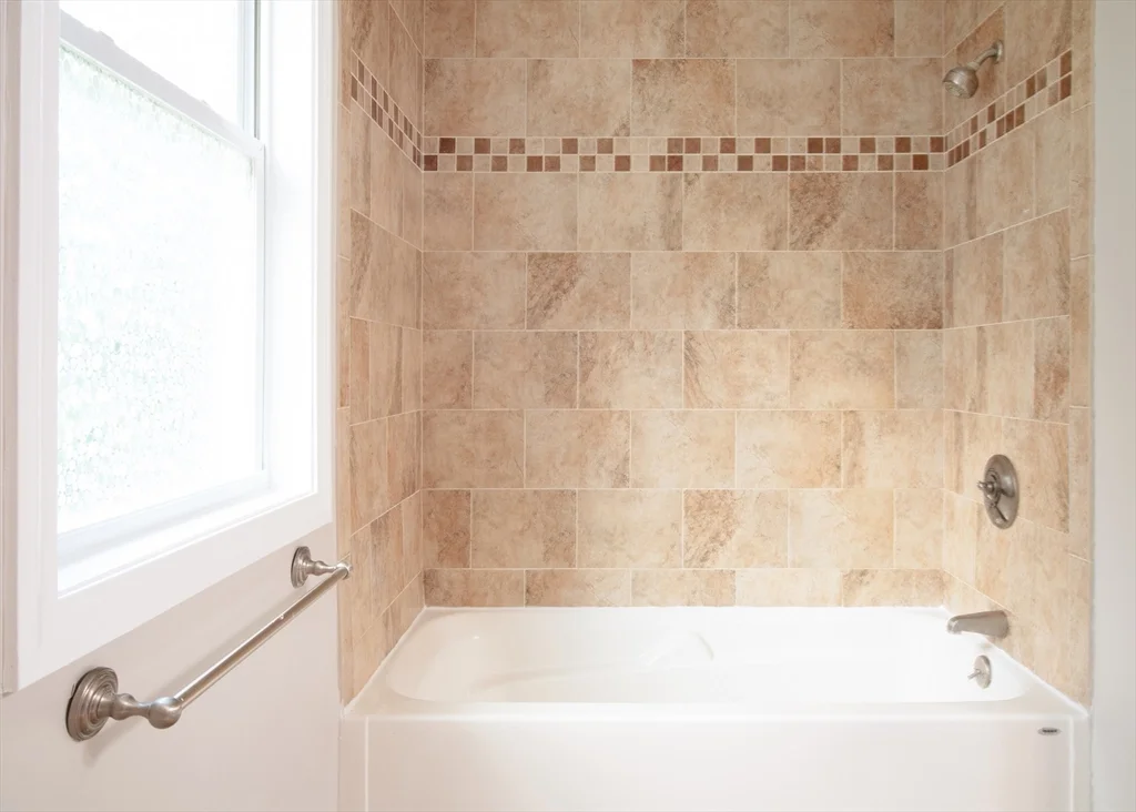 1083 Main St, Walpole