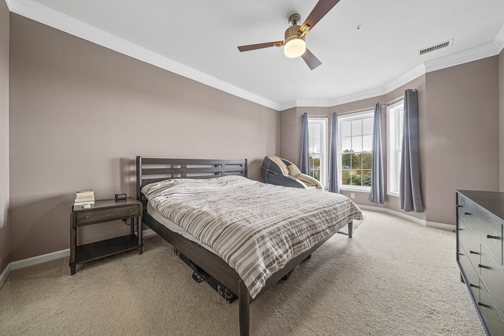 204 Clocktower Dr, Waltham