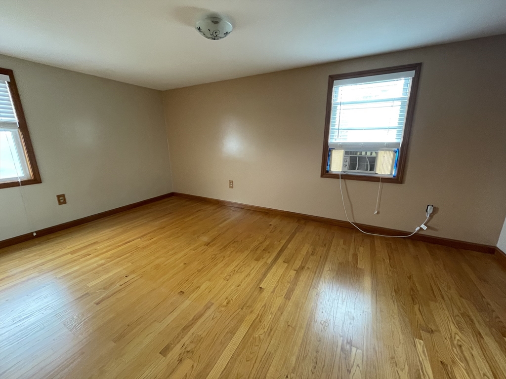 871 King St, Fall River