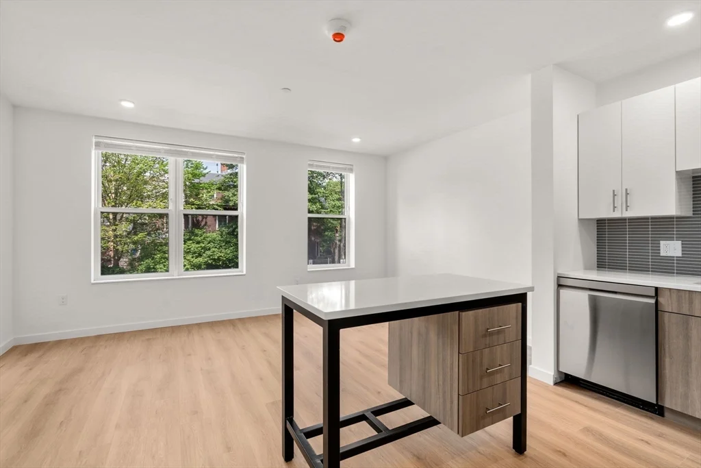 40 Centre St, North Brookline