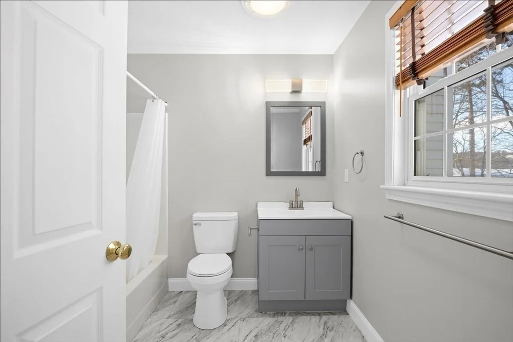 67 N Quinsigamond Ave, Shrewsbury