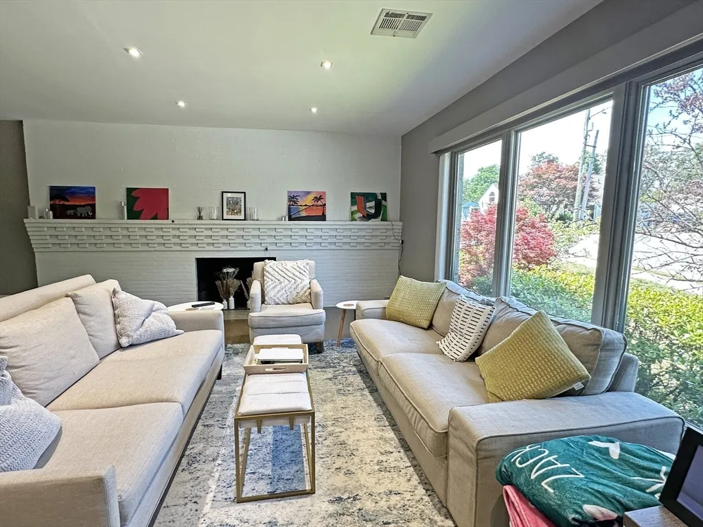 6 Brownson Ter, Jamaica Plain