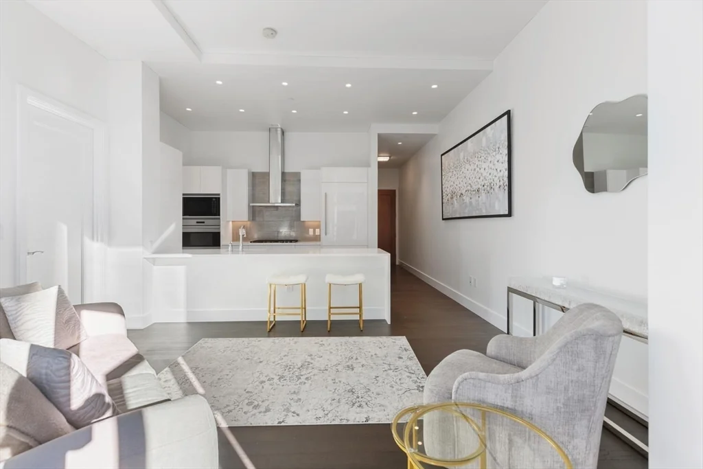 50 Liberty Dr, Seaport District