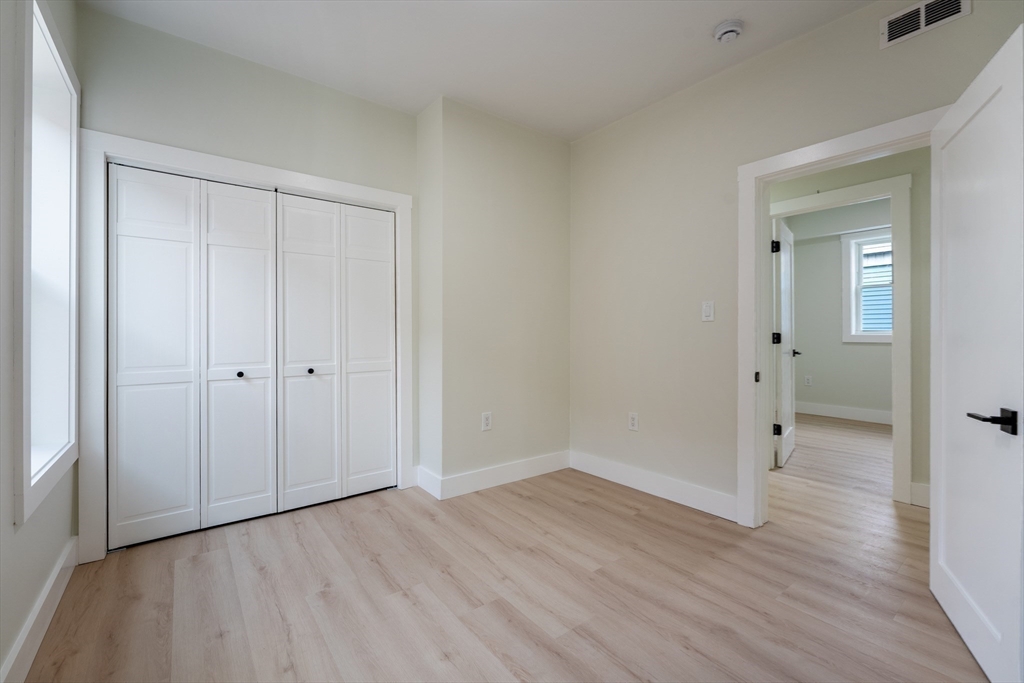 47 Brackett St, Oak Square