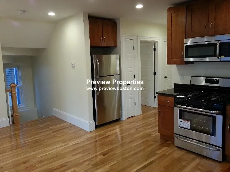 84 Linden St, Allston