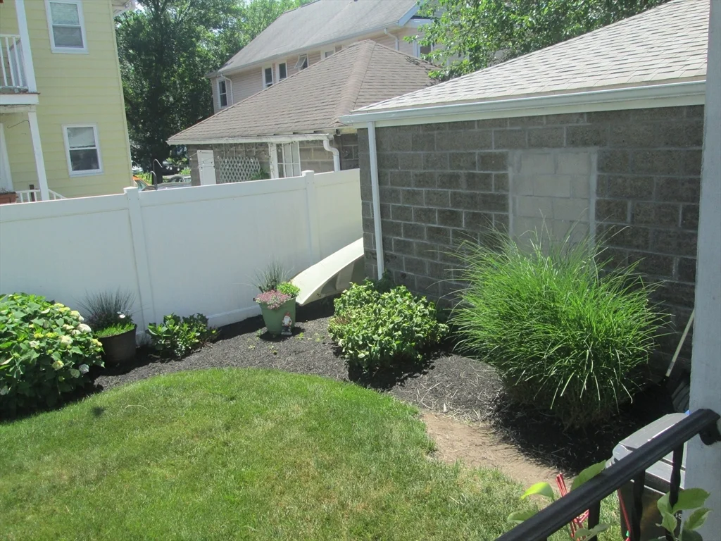 81 Webster St, Arlington