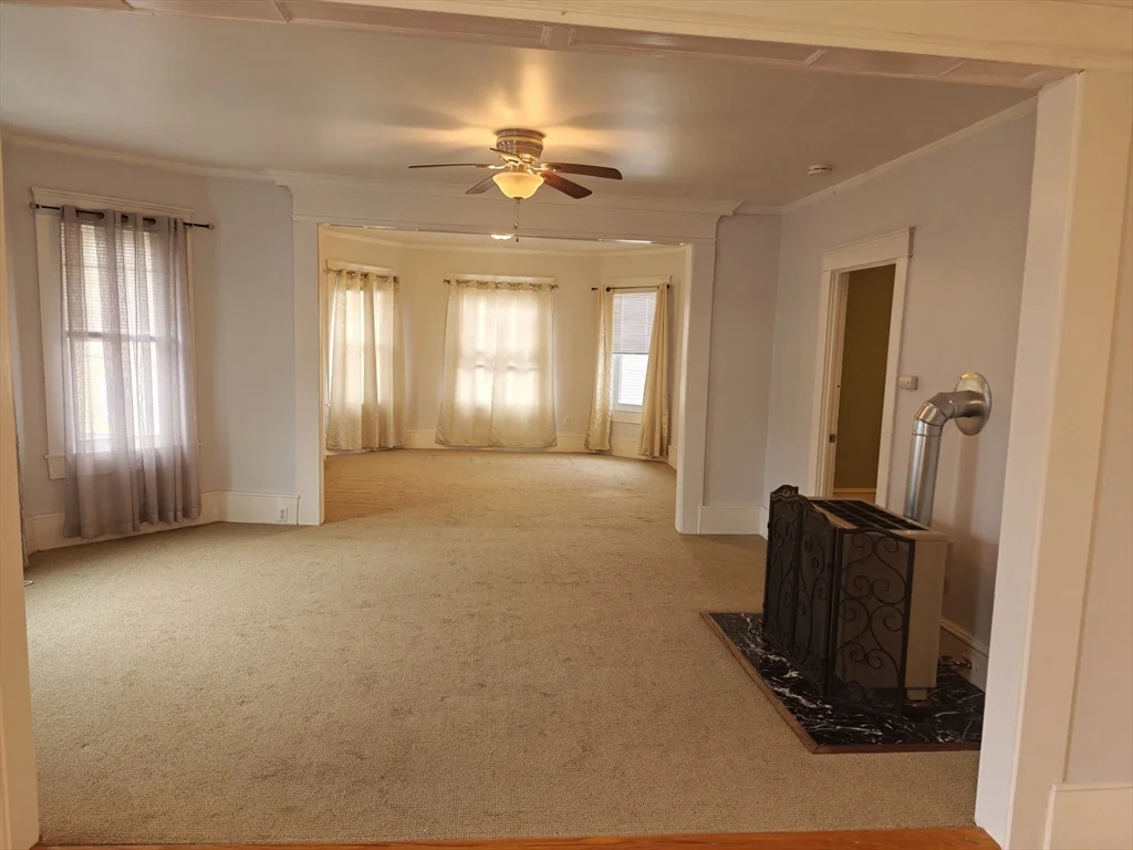 452 Osborn St, Fall River