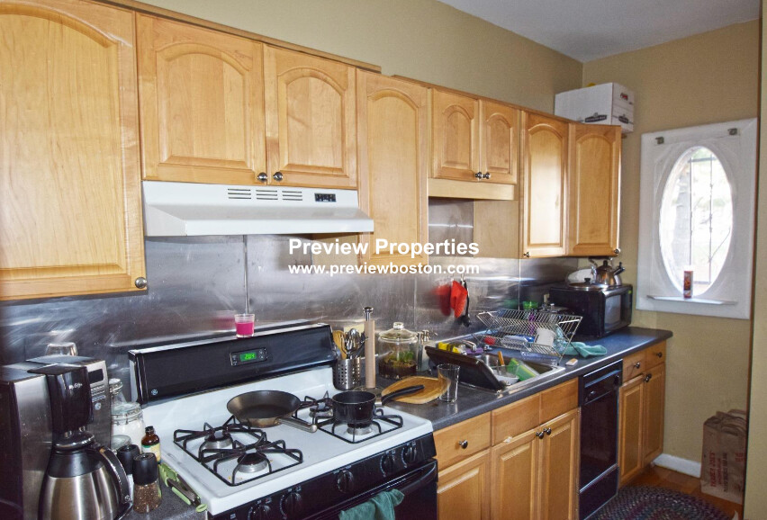 17 Highgate St, Allston