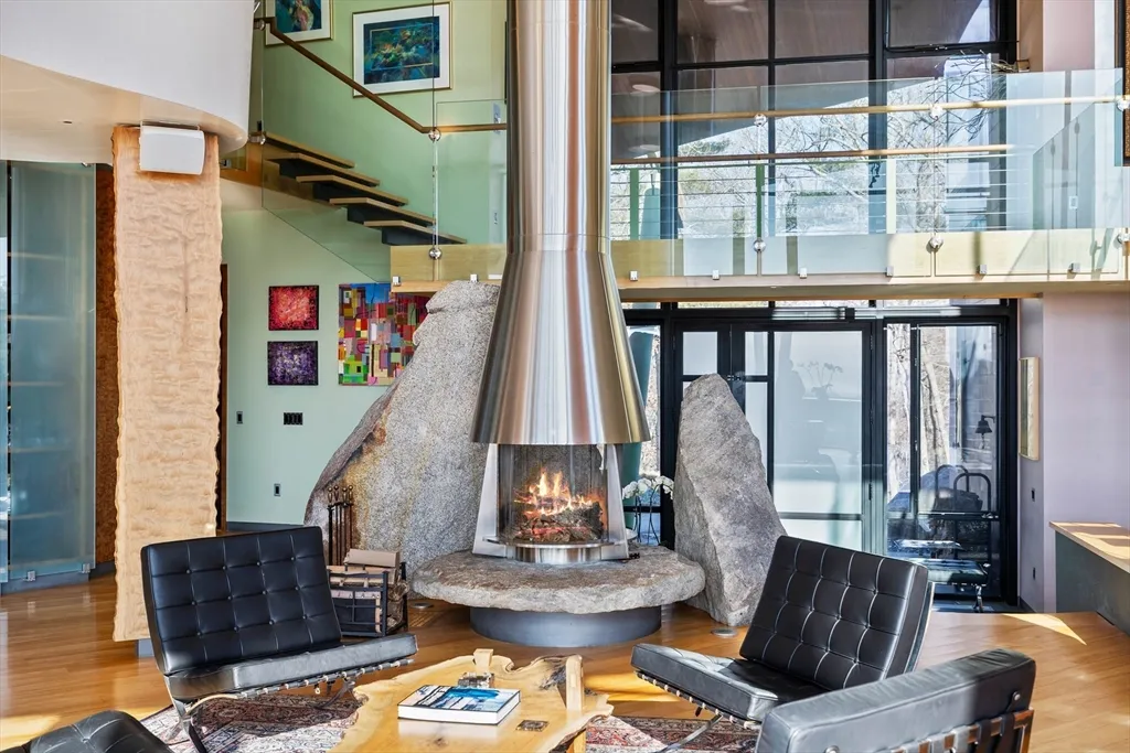 370 Summer St, Manchester