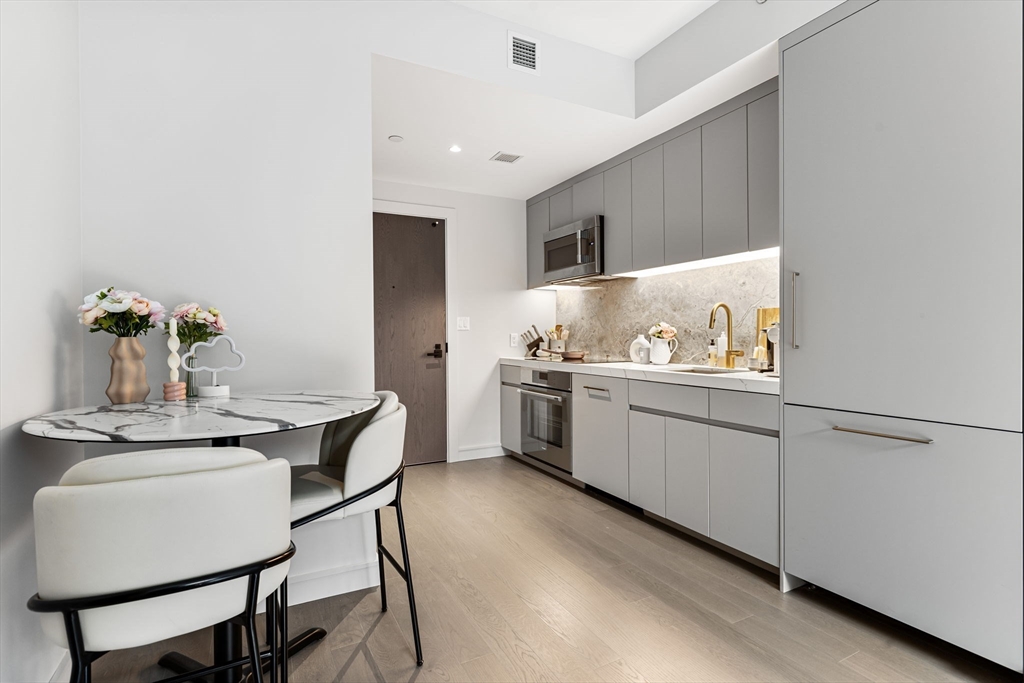 55 Lagrange, Downtown