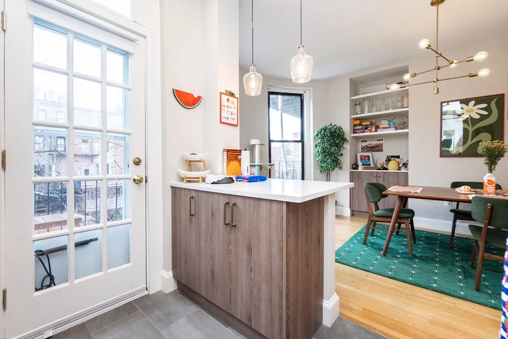 209 W Newton, Back Bay