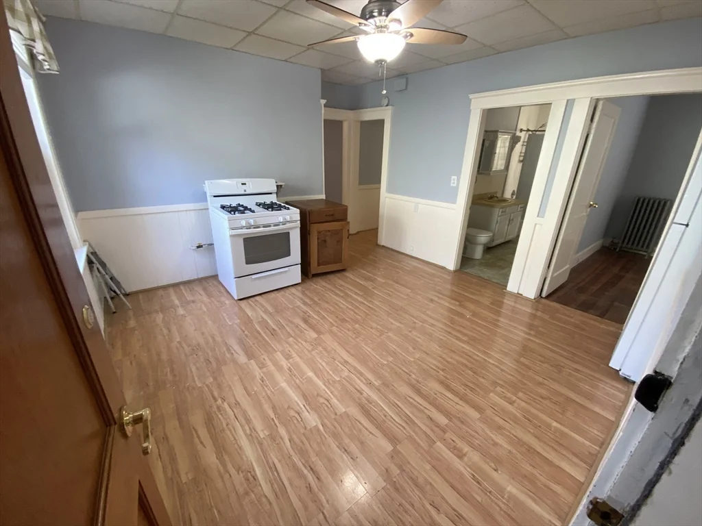 147 Oakland Ave, Methuen