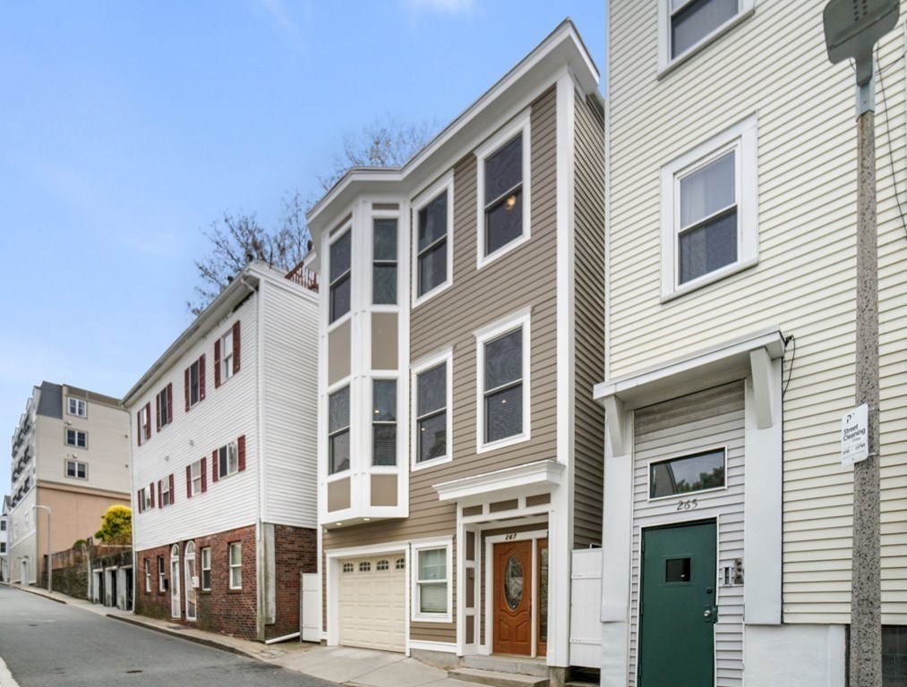 267 Bolton St, South Boston