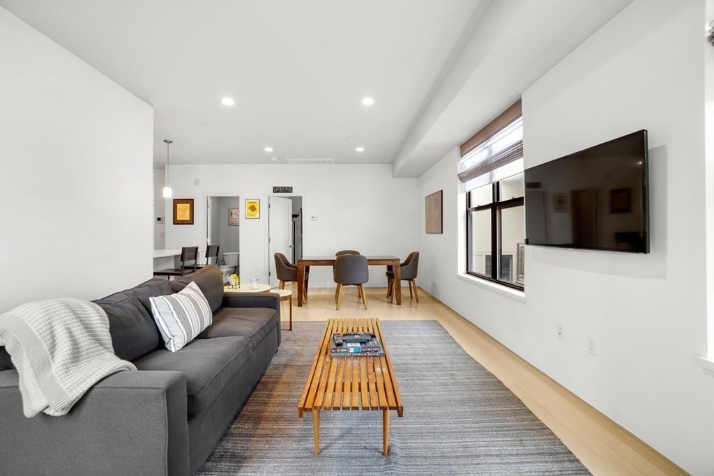 345 D St, South Boston