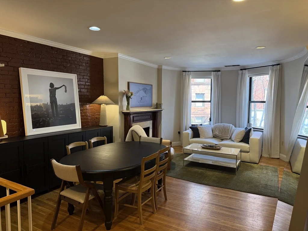 108 Gainsborough St, Fenway