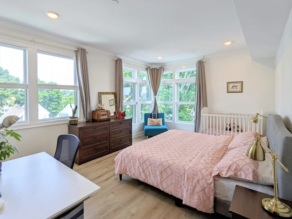 4281 Washington St, Roslindale