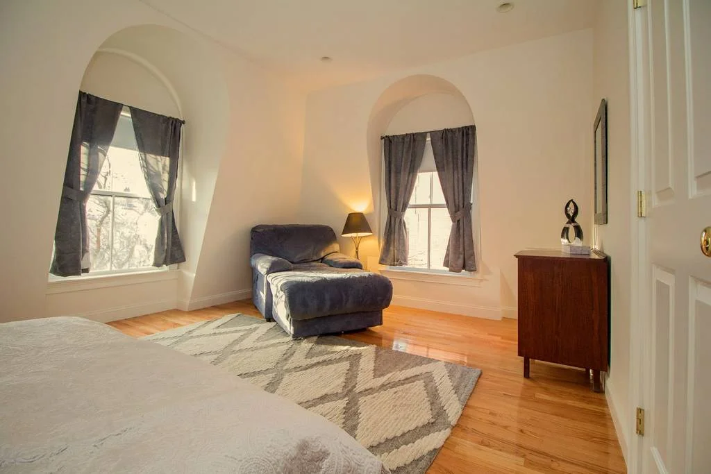 2 Harvard Sq, Brookline Village