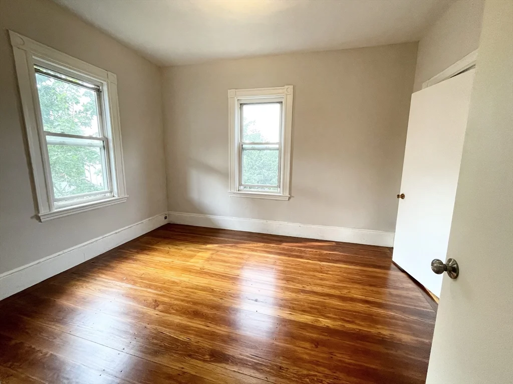 10 Wave Ave, Dorchester