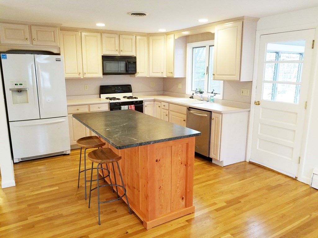 61 Cypress Rd, Milton