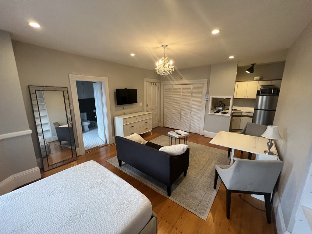 391 Commonwealth Ave, Back Bay