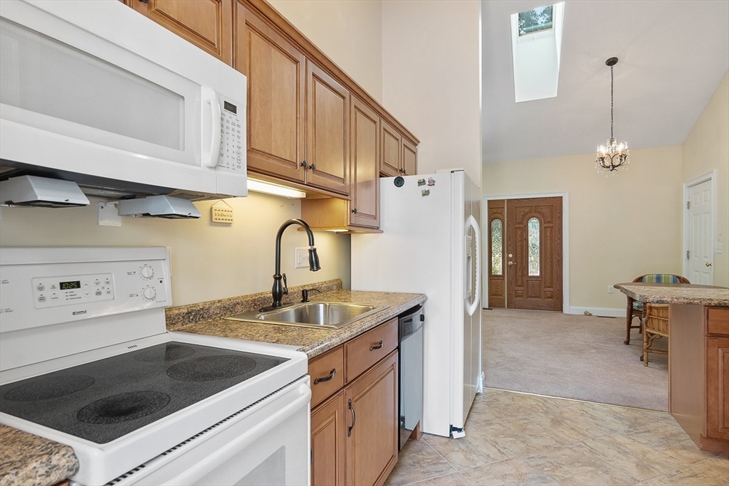 7 Charles Pl, Pepperell