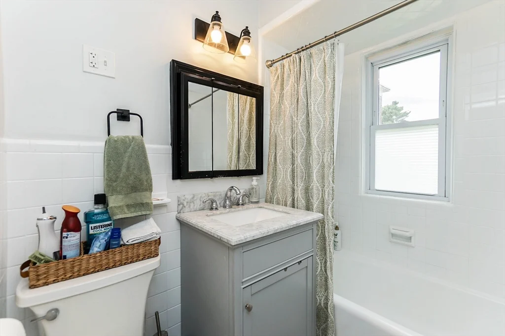 51 Main St, Winter Hill