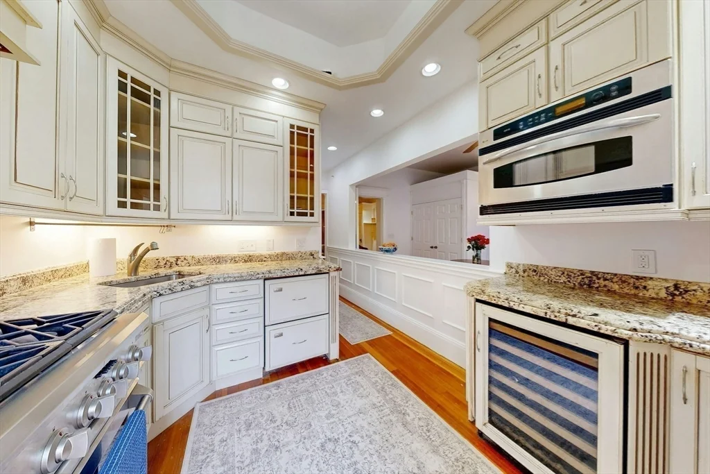 15 Garrison Rd, Brookline Hills