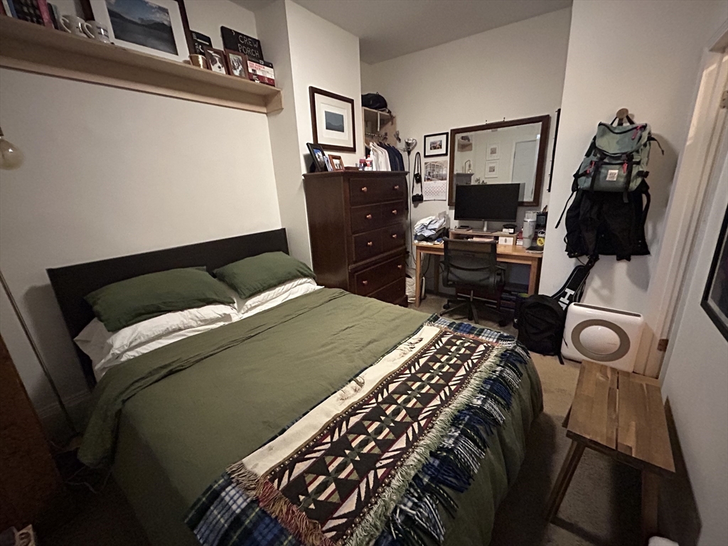 14 Evergreen Sq, Somerville