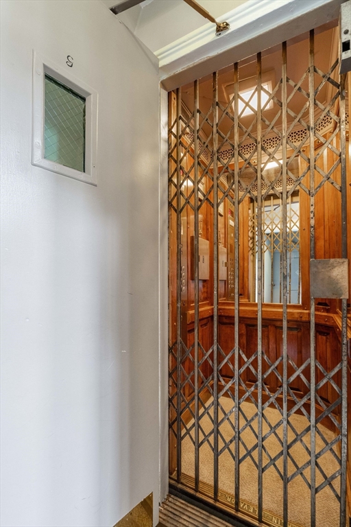 9 Willow St, Beacon Hill